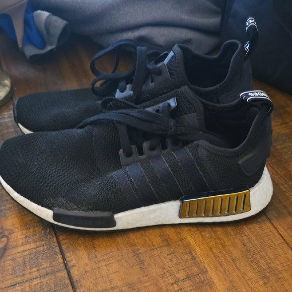 Adidas Black and White Sneakers for Everyday Comfort - Picture 4 of 12